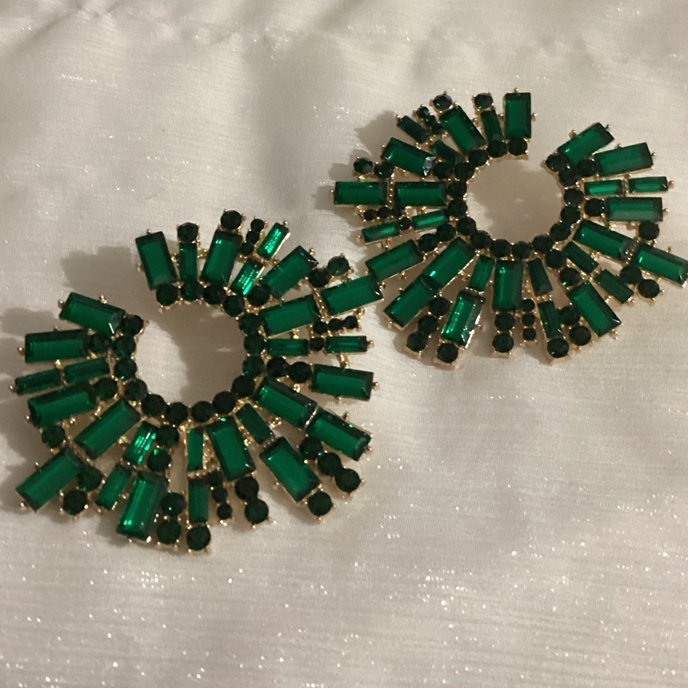 - 💚GoldTone Green Crystal Circular Statement Earrings